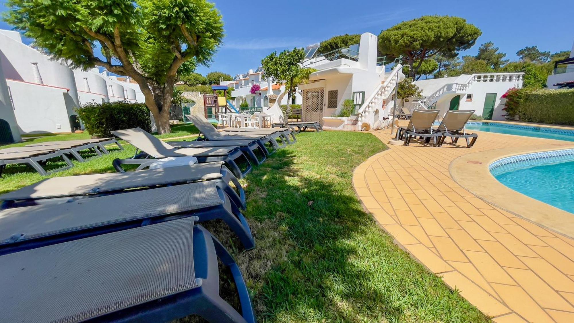 Aldeamento Turístico Pino 3*